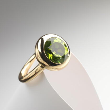Material 750 Gelbgold - Stein Peridot rund facettiert